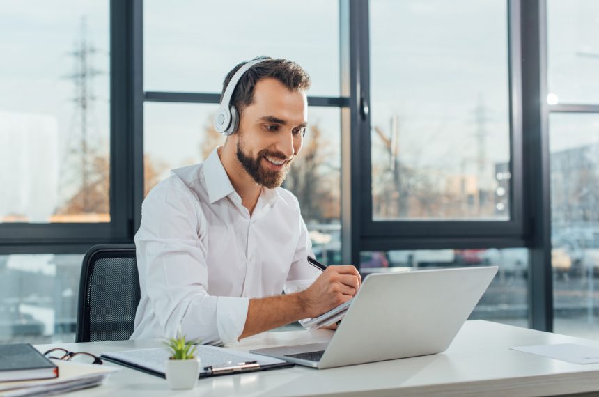 Tradução simultânea para eventos